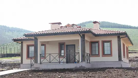 Yapımı tamamlanan köy evlerini Cumhurbaşkanı Erdoğan depremzelere teslim edecek