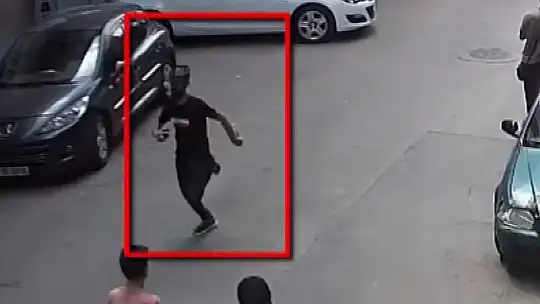 Yardım için yanaştı, kapkaç yaparak telefonunu çaldı