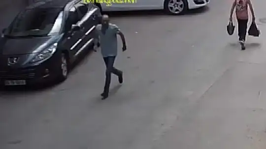 Yardım için yanaştı, kapkaç yaparak telefonunu çaldı