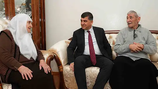 Yaşlıların yüzü vefa ziyaretleri ile gülüyor