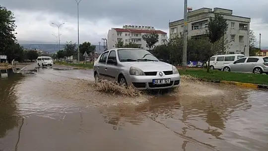 Yavuzeli'nde sağanak yağmur etkili oldu