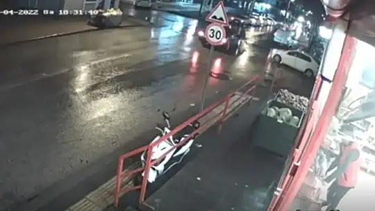 Yayaya çarpıp kaçtı