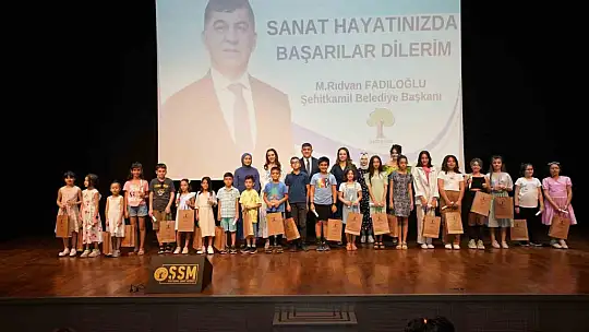 Yaz sanat akademisi dönem sonu resim sergisi açıldı