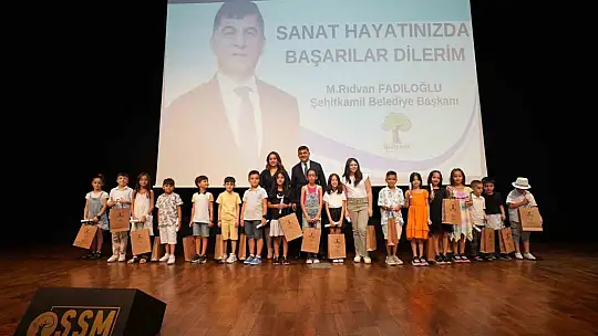 Yaz sanat akademisi dönem sonu resim sergisi açıldı