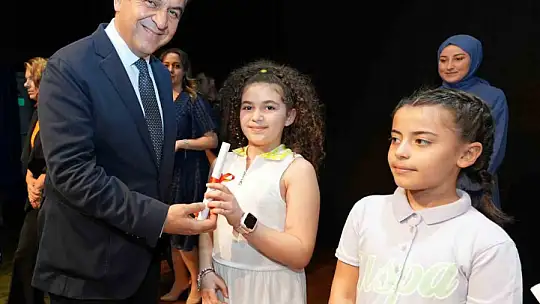 Yaz sanat akademisi dönem sonu resim sergisi açıldı