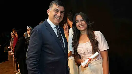 Yaz sanat akademisi dönem sonu resim sergisi açıldı