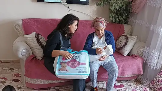 Yeni doğan bebekler ilk hediyelerini aldı