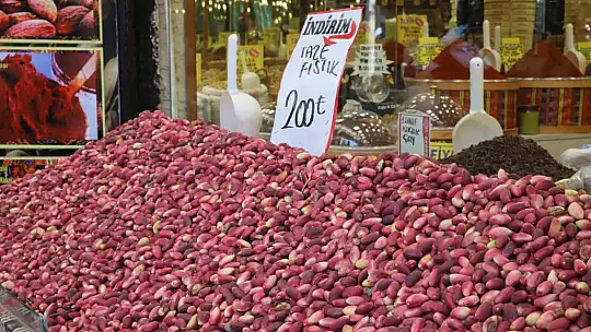 Yeni sezon mahsulü 'ben fıstıklar' tezgahlardaki yerini aldı