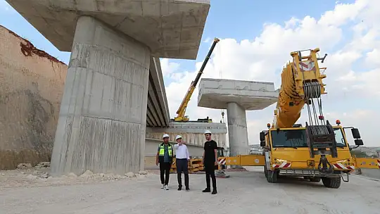 Yeşilvadi üç katlı köprülü kavşak adım adım yükseliyor