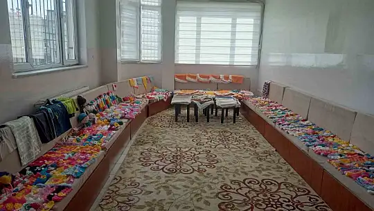 Yetim anneleri, afetzede çocuklar için üretiyorlar