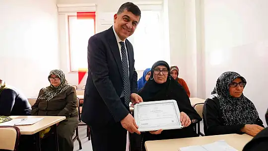 Yetim annelerine sertifikaları verildi