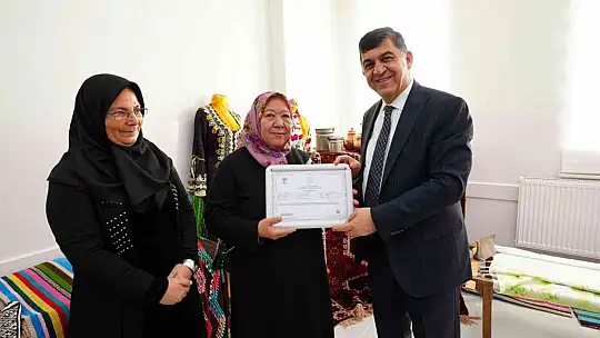 Yetim annelerine sertifikaları verildi