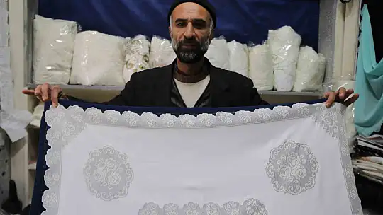 Yılların kadın işine 40 yıllık erkek eli