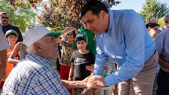 Yılmaz'dan aşure ve dondurma ikramı