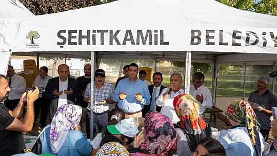 Yılmaz'dan aşure ve dondurma ikramı
