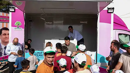 Yılmaz'dan çocuklara için dondurma karavanı