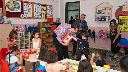 Yılmaz'dan Emrullah-Şule Anaokulu'na anlamlı ziyaret