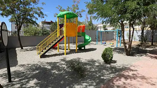 Yılmaz'dan Emrullah-Şule Anaokulu'na anlamlı ziyaret
