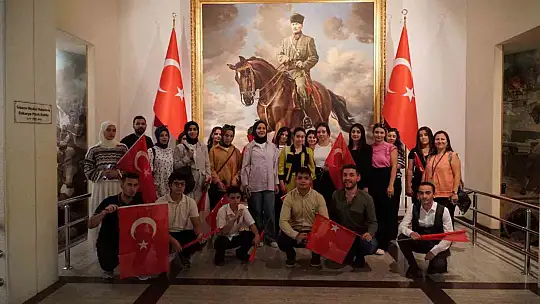 Yılmaz'dan gençlere Ankara gezisi