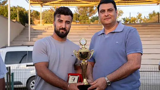 Yılmaz, dereceye giren güreşçileri ödüllendirdi