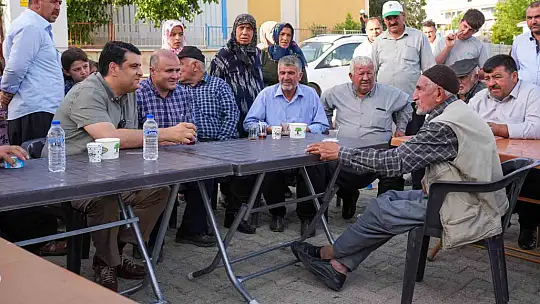 Yılmaz, ihtiyaç sahiplerine gıda yardımını kendi elleriyle yaptı