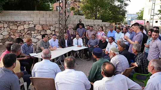 Yılmaz, ihtiyaç sahiplerine gıda yardımını kendi elleriyle yaptı