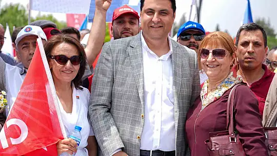 Yılmaz, işçinin bayram coşkusuna ortak oldu