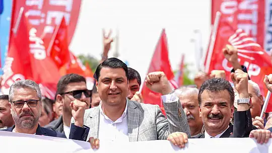 Yılmaz, işçinin bayram coşkusuna ortak oldu