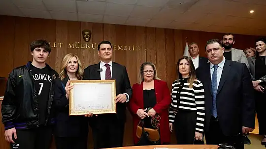 Yılmaz, Mazbata töreninde gözyaşlarına hakim olamadı