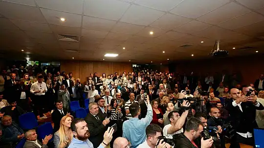 Yılmaz, Mazbata töreninde gözyaşlarına hakim olamadı