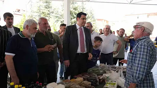Yılmaz, pazarcı esnafıyla bir araya geldi