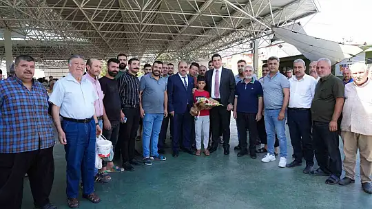 Yılmaz, pazarcı esnafıyla bir araya geldi