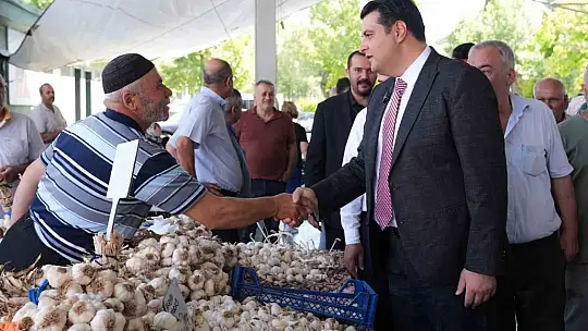 Yılmaz, pazarcı esnafıyla bir araya geldi