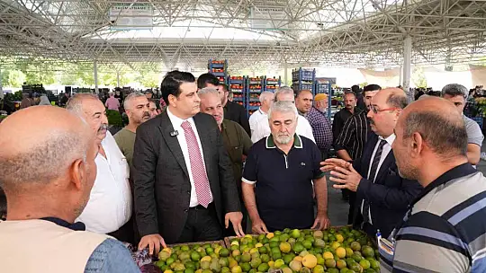 Yılmaz, pazarcı esnafıyla bir araya geldi