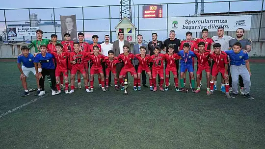 Yılmaz, turnuvaya katılan sporculara teşekkür etti