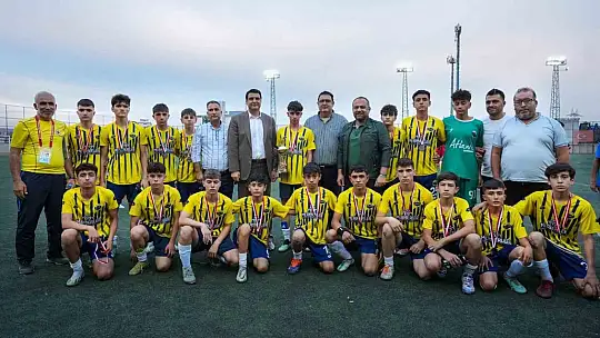 Yılmaz, turnuvaya katılan sporculara teşekkür etti