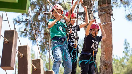 Yılmaz, yetim çocuklar ve anneleriyle buluştu