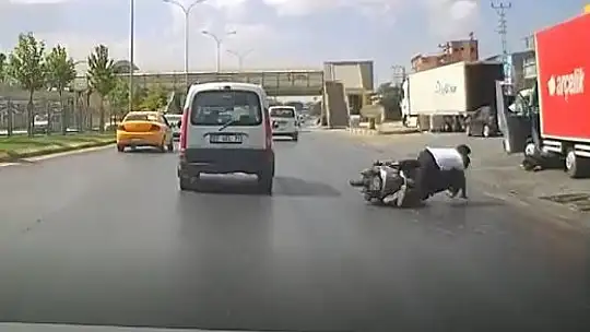 Yola dökülen yağ nedeniyle ölümden döndüler