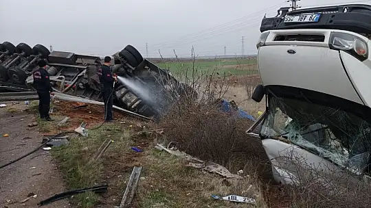 Yolcu minibüsü tıra çarptı: 1 yaralı