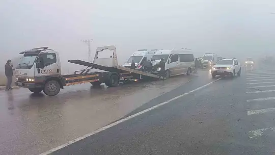 Yolcu minibüsü vince çarptı: 9 yaralı