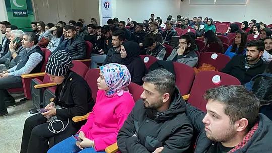 Yüksekokul öğrencilerine pazarlama ve reklam semineri
