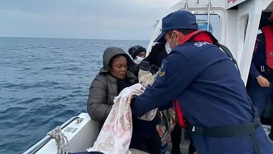 Yunan unsurlarınca geri itilen 157 düzensiz göçmen kurtarıldı