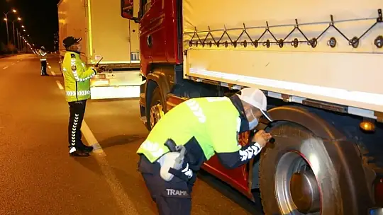Yurt genelindeki kış lastiği denetiminde 2 bin 677 sürücüye işlem