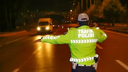 Yurt genelindeki kış lastiği denetiminde 2 bin 677 sürücüye işlem