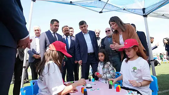 Yüzlerce çocuk şenlikte buluştu