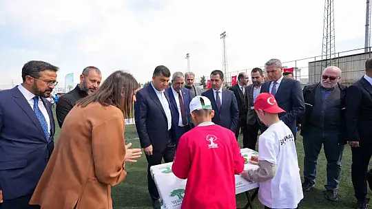 Yüzlerce çocuk şenlikte buluştu