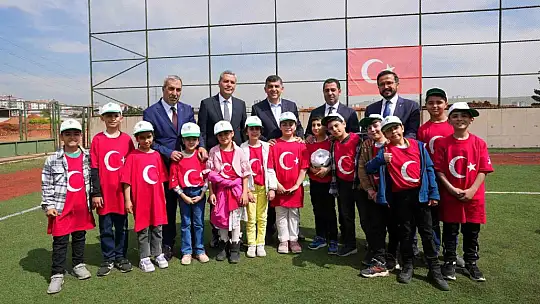 Yüzlerce çocuk şenlikte buluştu