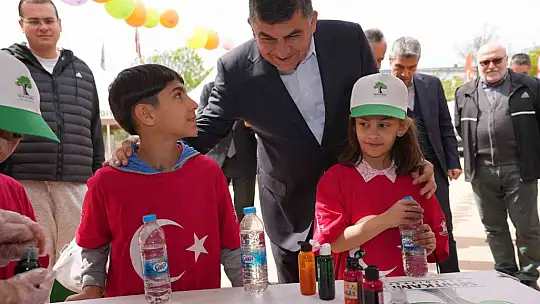 Yüzlerce çocuk şenlikte buluştu