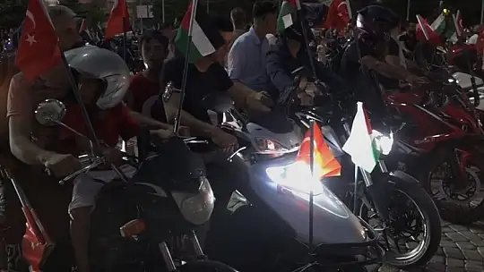 Yüzlerce motosikletli Filistin'e destek için konvoy oluşturdu