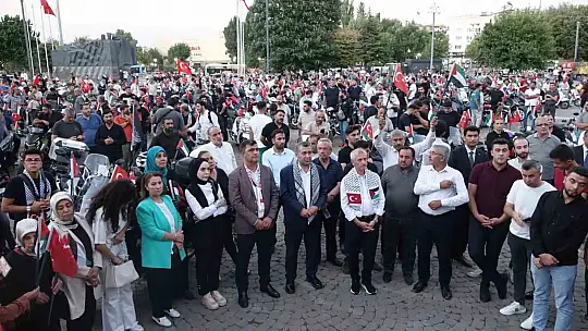 Yüzlerce motosikletli Filistin'e destek için konvoy oluşturdu